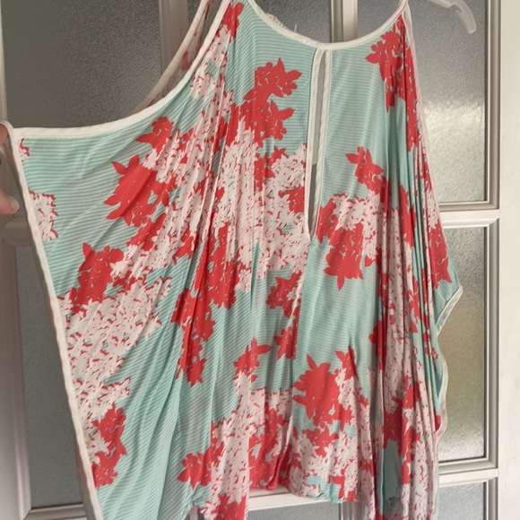 Cold shoulder top - Picture 3 of 3